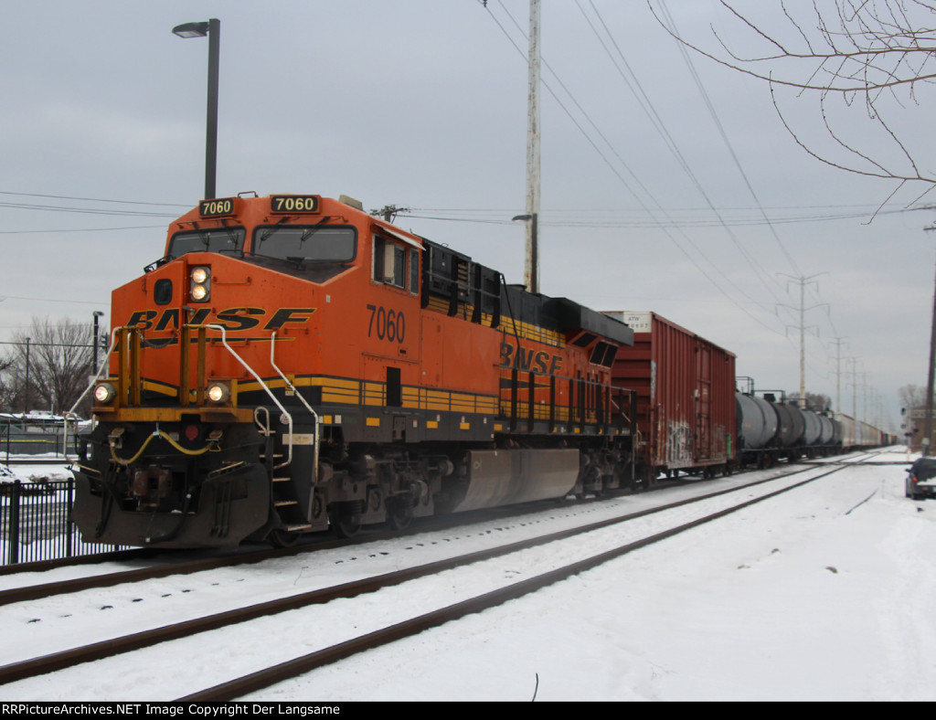 BNSF 7060 (2)